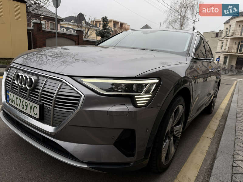 Внедорожник / Кроссовер Audi e-tron 2019 в Киеве