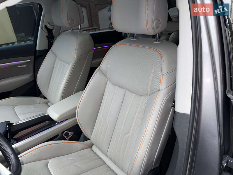 Внедорожник / Кроссовер Audi e-tron 2019 в Киеве