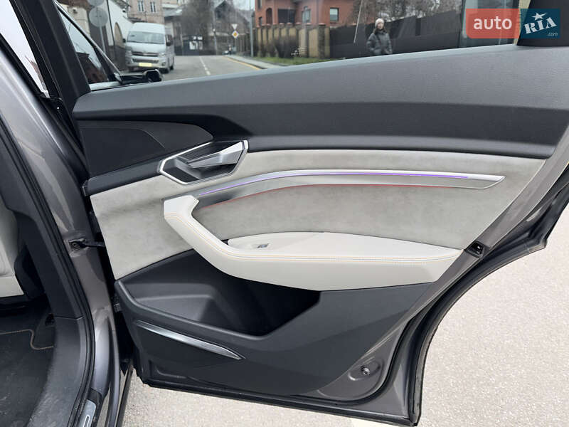 Внедорожник / Кроссовер Audi e-tron 2019 в Киеве