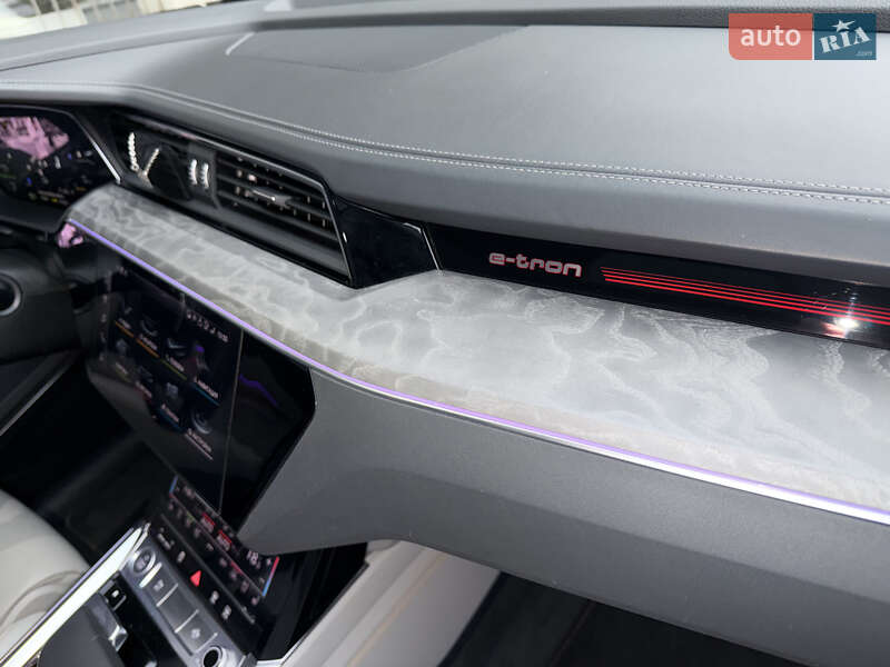 Внедорожник / Кроссовер Audi e-tron 2019 в Киеве
