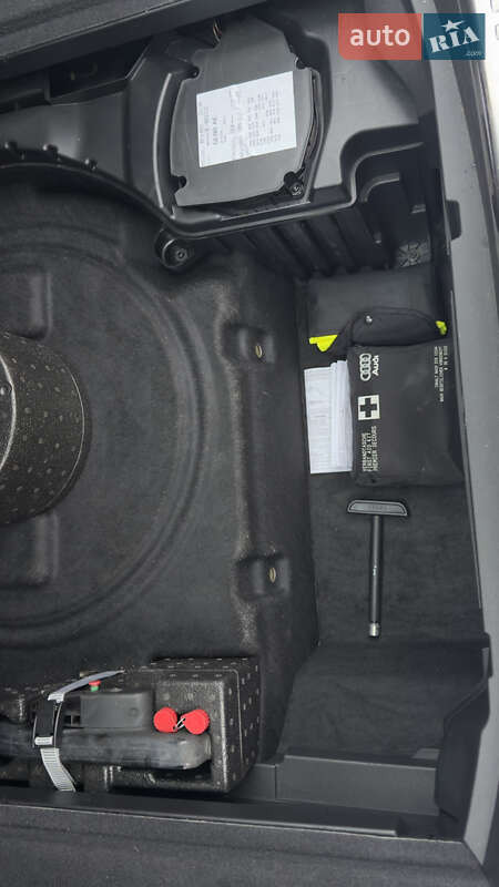 Внедорожник / Кроссовер Audi e-tron 2021 в Сваляве