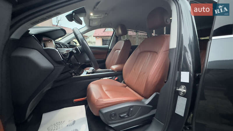 Внедорожник / Кроссовер Audi e-tron 2021 в Сваляве