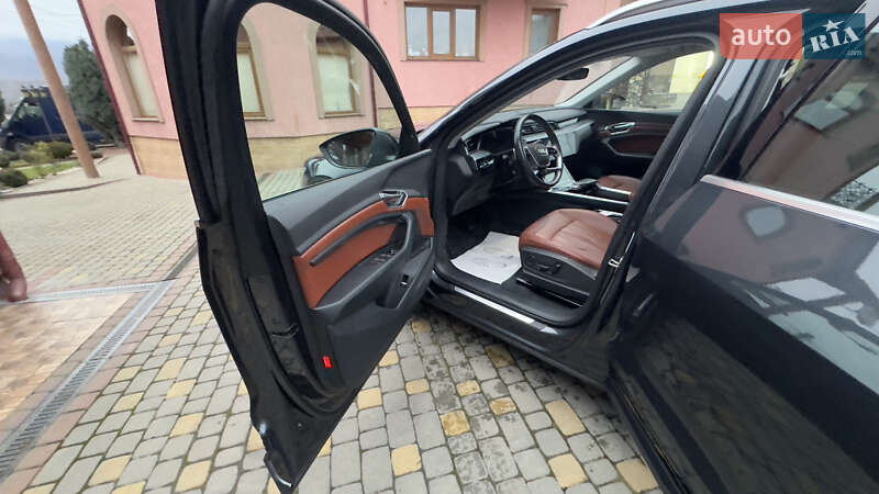 Внедорожник / Кроссовер Audi e-tron 2021 в Сваляве