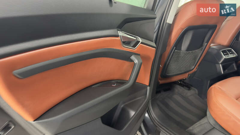 Внедорожник / Кроссовер Audi e-tron 2021 в Сваляве