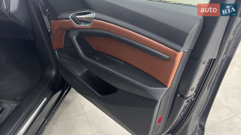 Внедорожник / Кроссовер Audi e-tron 2021 в Сваляве