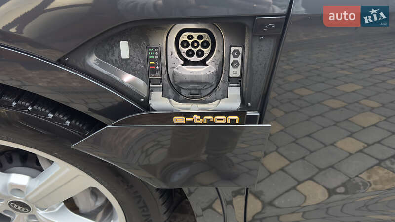 Внедорожник / Кроссовер Audi e-tron 2021 в Сваляве