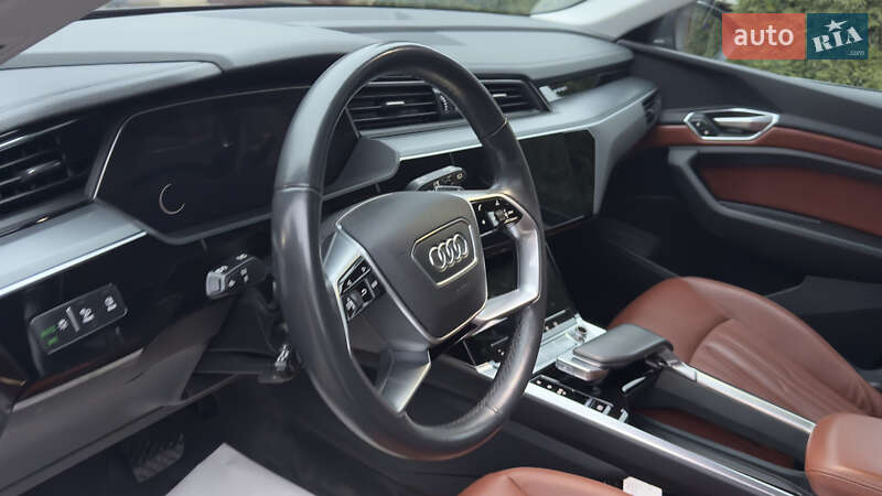 Внедорожник / Кроссовер Audi e-tron 2021 в Сваляве