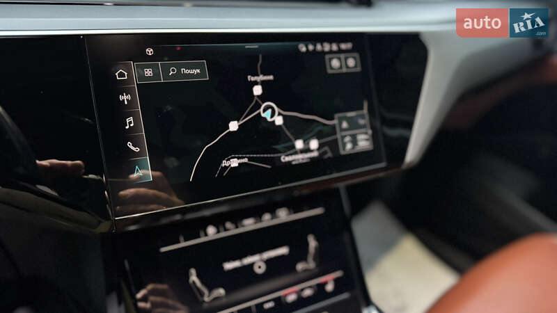 Внедорожник / Кроссовер Audi e-tron 2021 в Сваляве