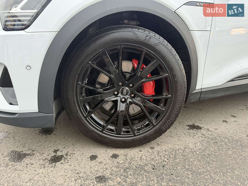 Внедорожник / Кроссовер Audi e-tron 2021 в Киеве