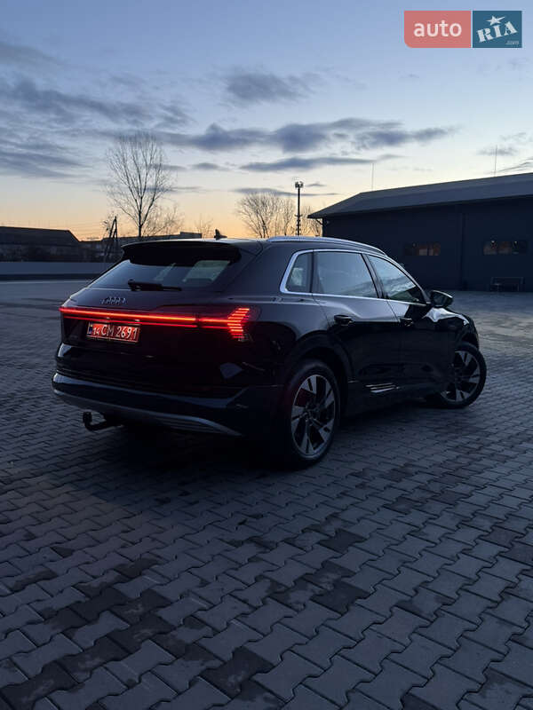 Внедорожник / Кроссовер Audi e-tron 2022 в Иршаве