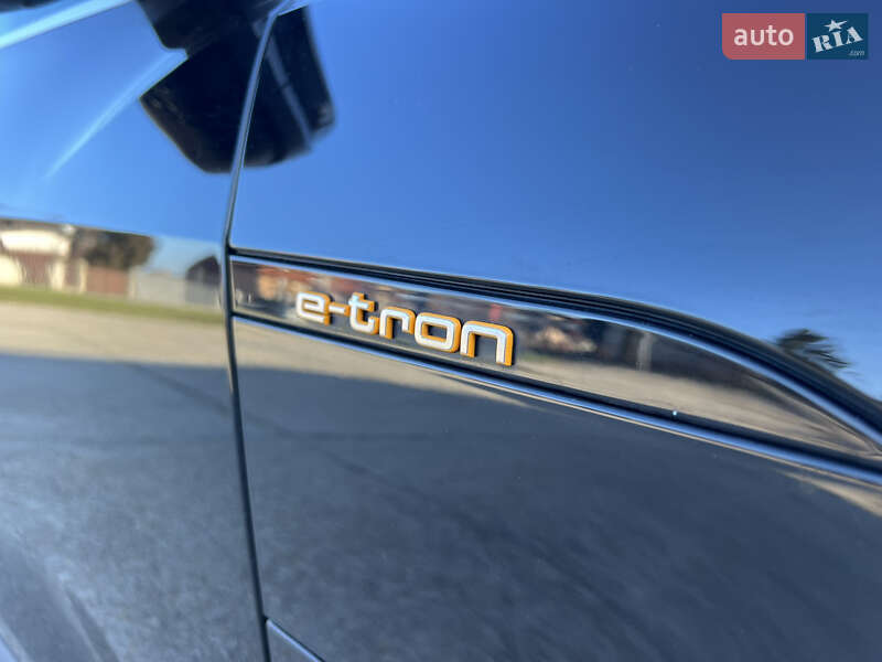 Внедорожник / Кроссовер Audi e-tron 2022 в Ужгороде
