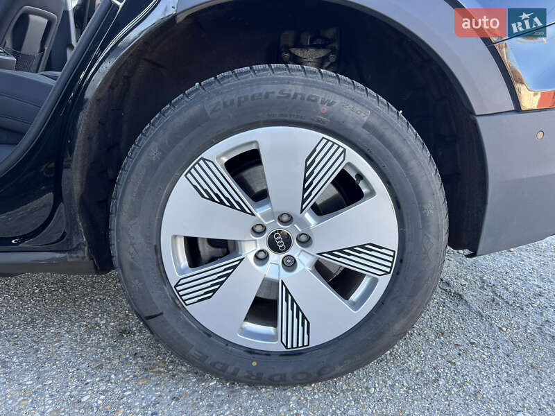 Внедорожник / Кроссовер Audi e-tron 2022 в Ужгороде