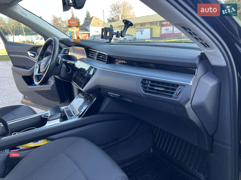 Внедорожник / Кроссовер Audi e-tron 2022 в Ужгороде