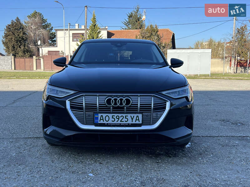 Внедорожник / Кроссовер Audi e-tron 2022 в Ужгороде