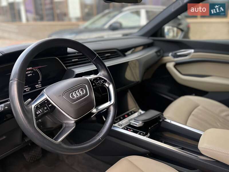 Позашляховик / Кросовер Audi e-tron 2021 в Києві