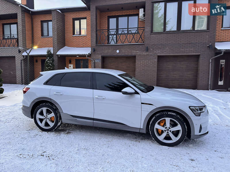 Позашляховик / Кросовер Audi e-tron 2022 в Хмельницькому фото 23 Позашляховик / Кросовер Audi e-tron 2022 в Хмельницькому