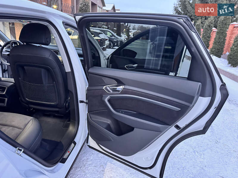 Позашляховик / Кросовер Audi e-tron 2022 в Хмельницькому фото 37 Позашляховик / Кросовер Audi e-tron 2022 в Хмельницькому