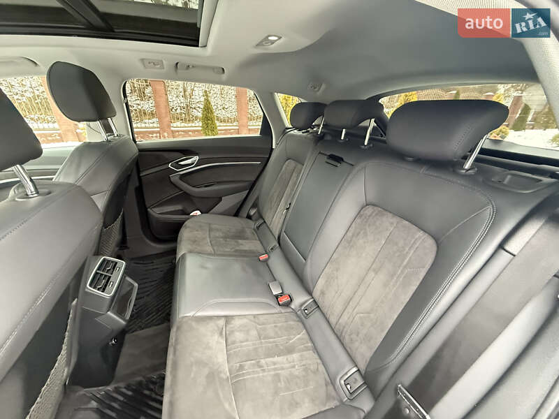 Внедорожник / Кроссовер Audi e-tron 2020 в Сваляве фото 31 Внедорожник / Кроссовер Audi e-tron 2020 в Сваляве