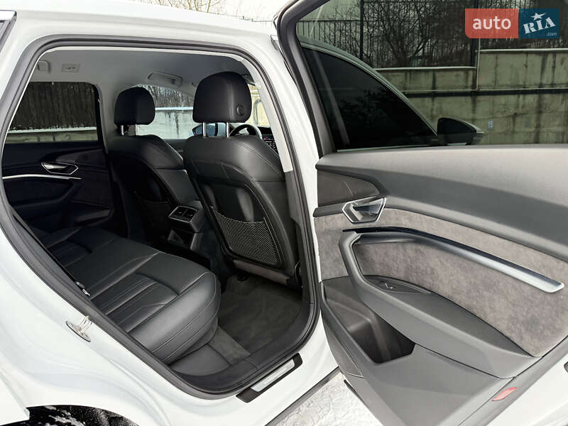 Внедорожник / Кроссовер Audi e-tron 2021 в Ровно