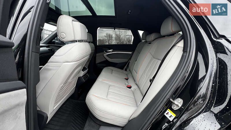 Внедорожник / Кроссовер Audi e-tron 2022 в Киеве