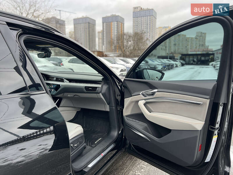 Внедорожник / Кроссовер Audi e-tron 2022 в Киеве