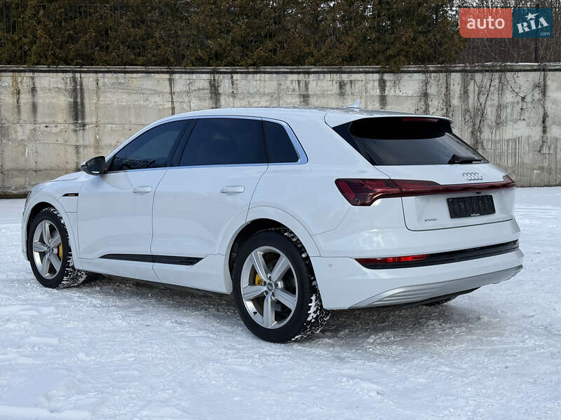 Внедорожник / Кроссовер Audi e-tron 2021 в Ровно