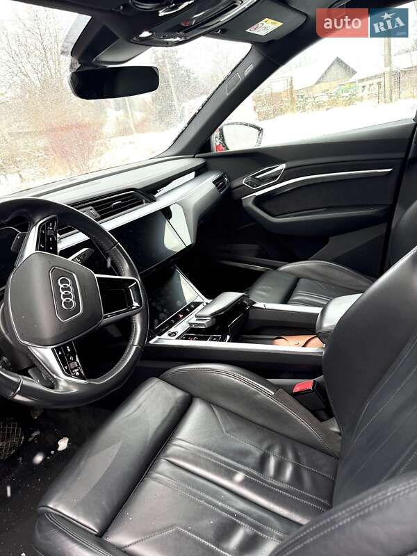 Позашляховик / Кросовер Audi e-tron 2020 в Турці