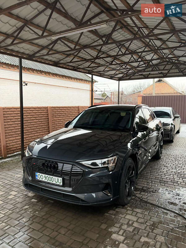 Позашляховик / Кросовер Audi e-tron 2021 в Кривому Розі фото Позашляховик / Кросовер Audi e-tron 2021 в Кривому Розі