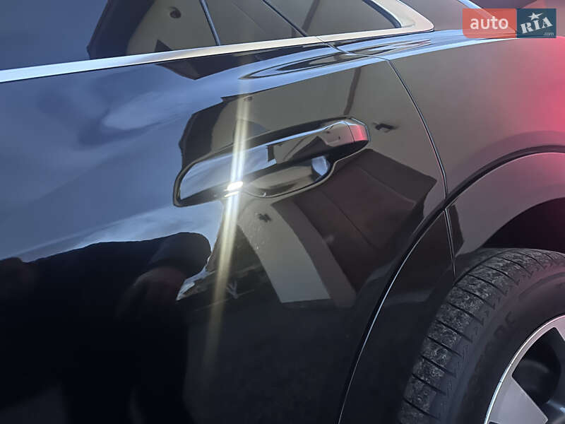 Внедорожник / Кроссовер Audi e-tron 2020 в Ужгороде