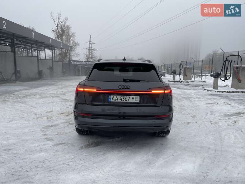 Внедорожник / Кроссовер Audi e-tron 2022 в Киеве
