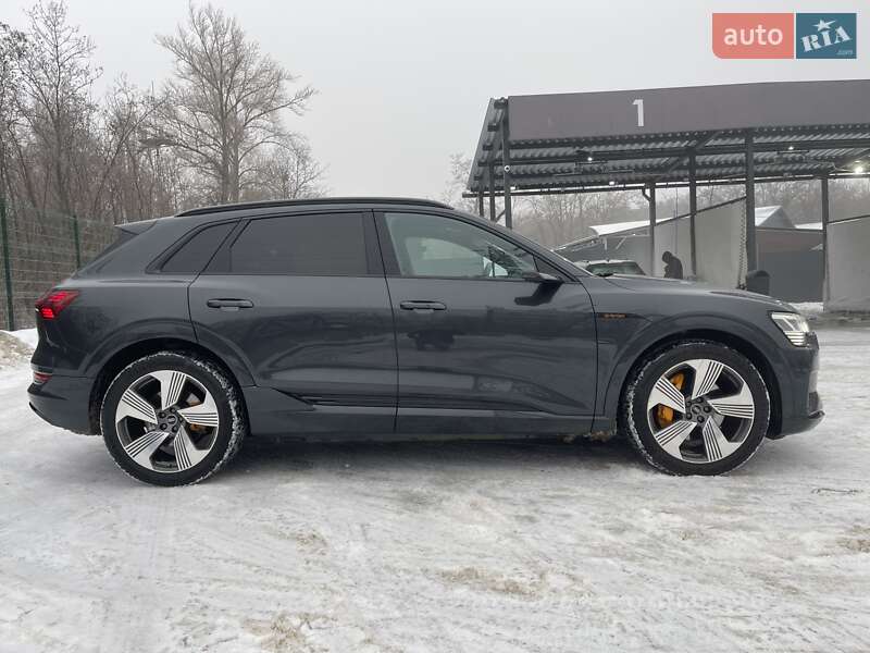 Внедорожник / Кроссовер Audi e-tron 2022 в Киеве