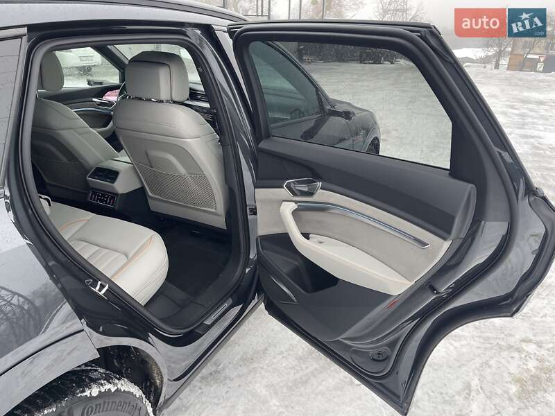 Внедорожник / Кроссовер Audi e-tron 2022 в Киеве