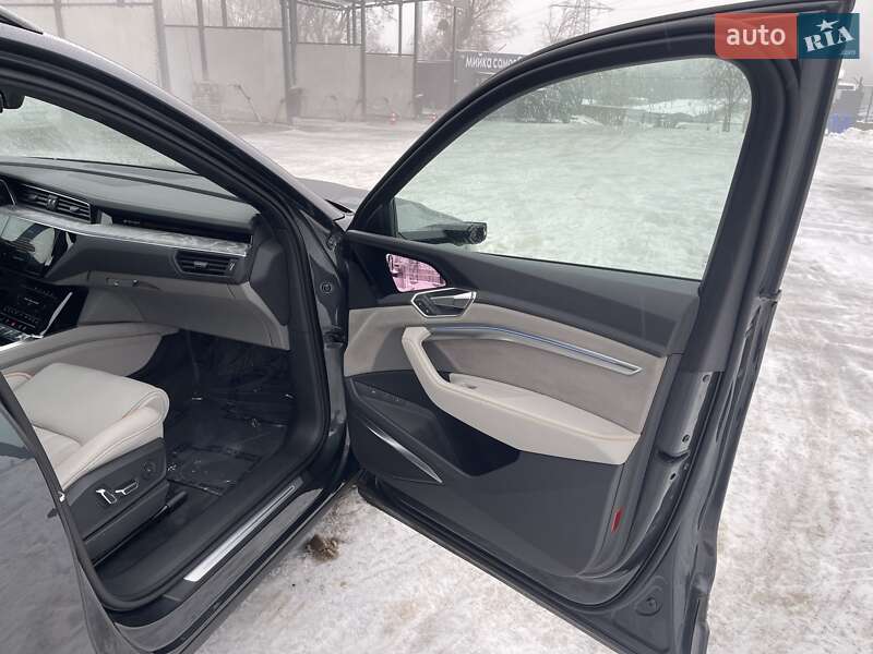 Внедорожник / Кроссовер Audi e-tron 2022 в Киеве