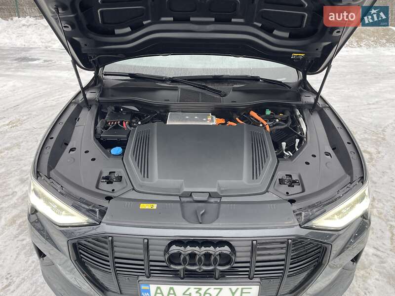 Внедорожник / Кроссовер Audi e-tron 2022 в Киеве