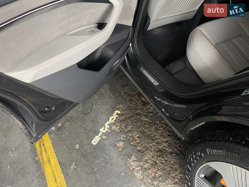 Внедорожник / Кроссовер Audi e-tron 2022 в Киеве