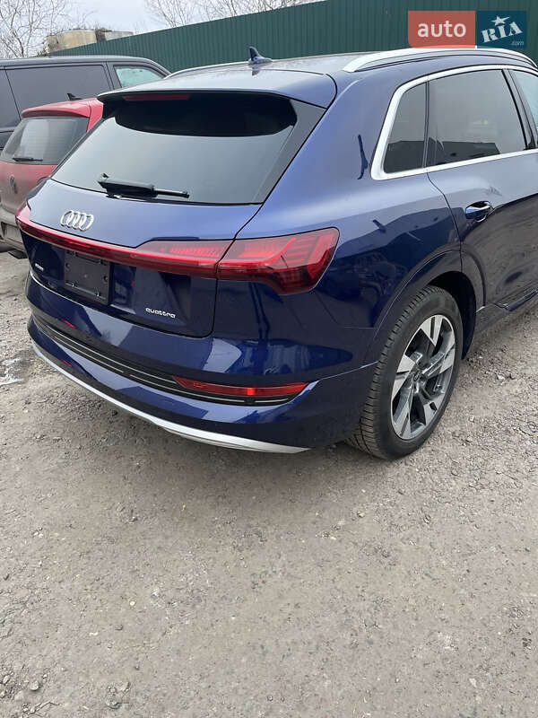 Позашляховик / Кросовер Audi e-tron 2022 в Києві