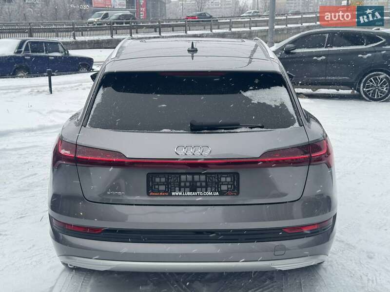 Внедорожник / Кроссовер Audi e-tron 2019 в Киеве