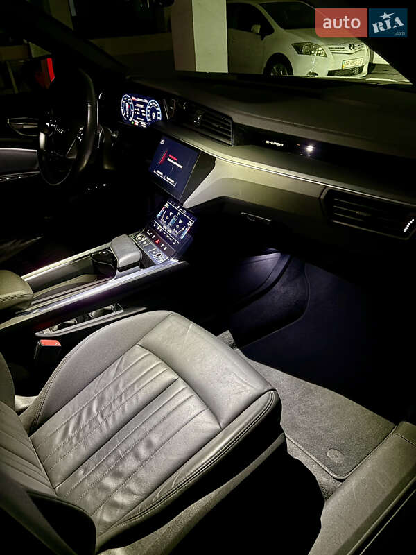 Позашляховик / Кросовер Audi e-tron 2020 в Києві