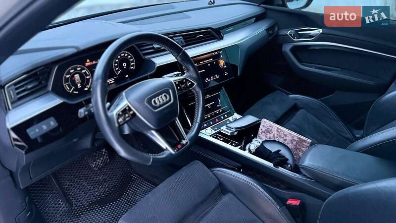 Внедорожник / Кроссовер Audi e-tron 2019 в Ужгороде