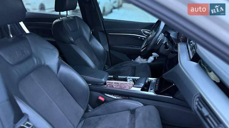 Внедорожник / Кроссовер Audi e-tron 2019 в Ужгороде