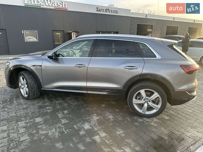Внедорожник / Кроссовер Audi e-tron 2019 в Полтаве