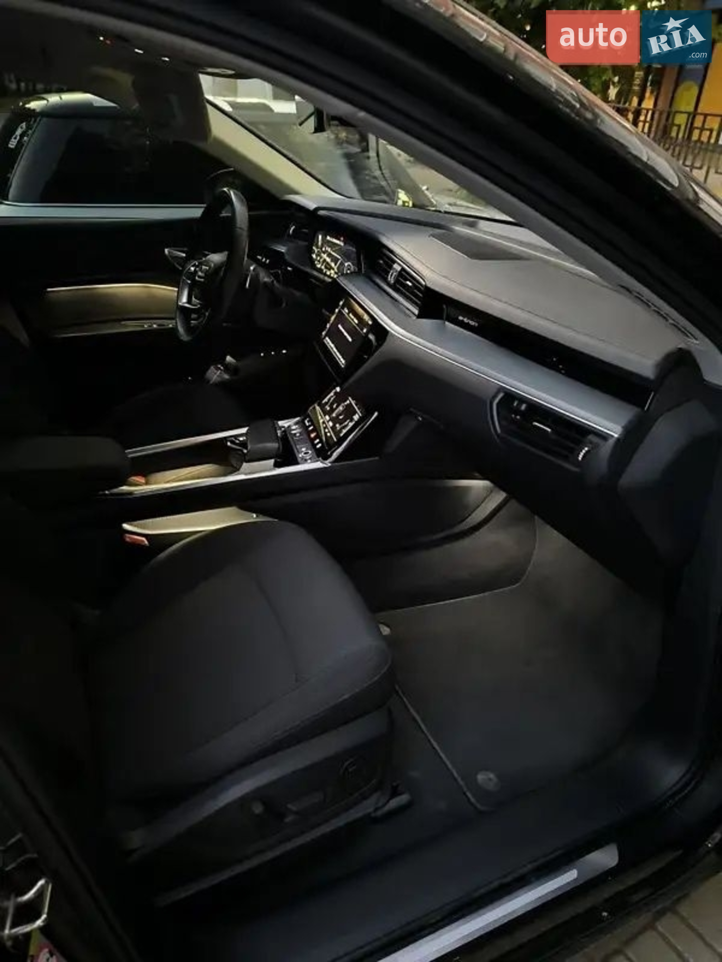 2019 Audi e-tron - мініатюра 12
