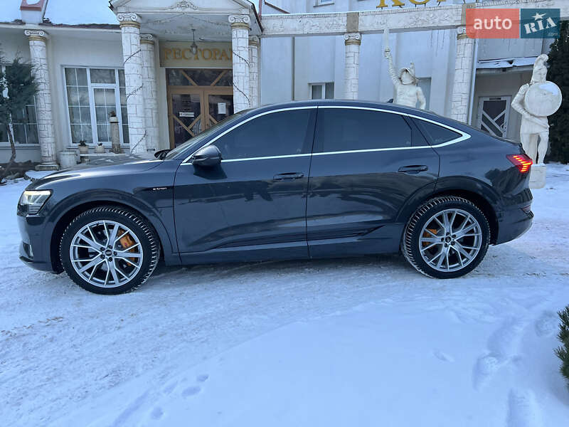Позашляховик / Кросовер Audi e-tron 2022 в Хмельницькому