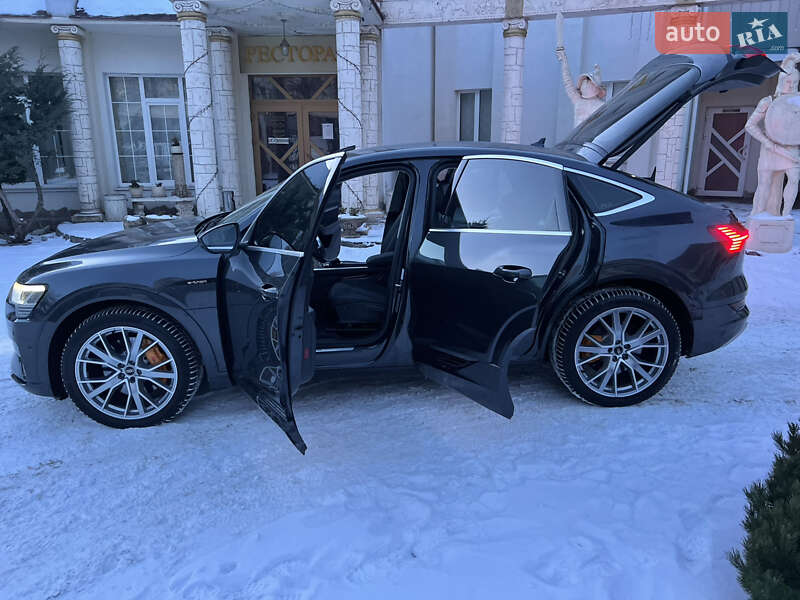 Позашляховик / Кросовер Audi e-tron 2022 в Хмельницькому