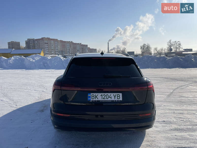 Внедорожник / Кроссовер Audi e-tron 2021 в Ровно