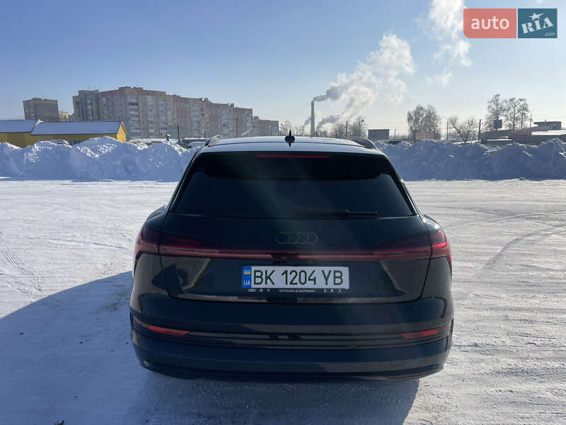 Внедорожник / Кроссовер Audi e-tron 2021 в Ровно