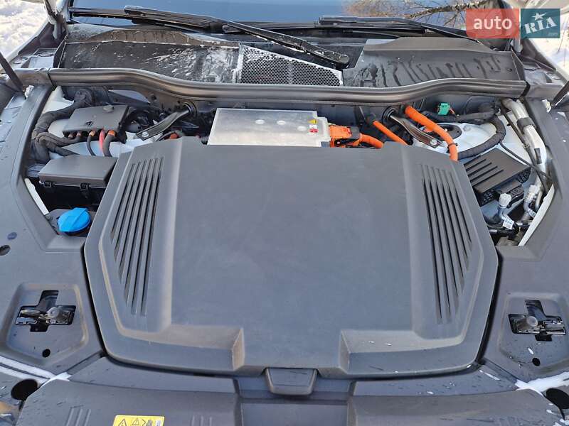 Внедорожник / Кроссовер Audi e-tron 2020 в Новояворовске
