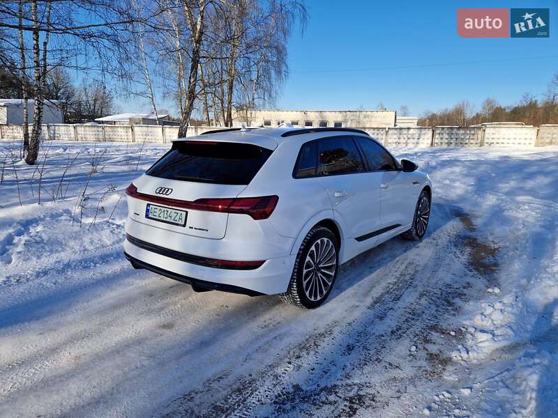 Внедорожник / Кроссовер Audi e-tron 2020 в Новояворовске