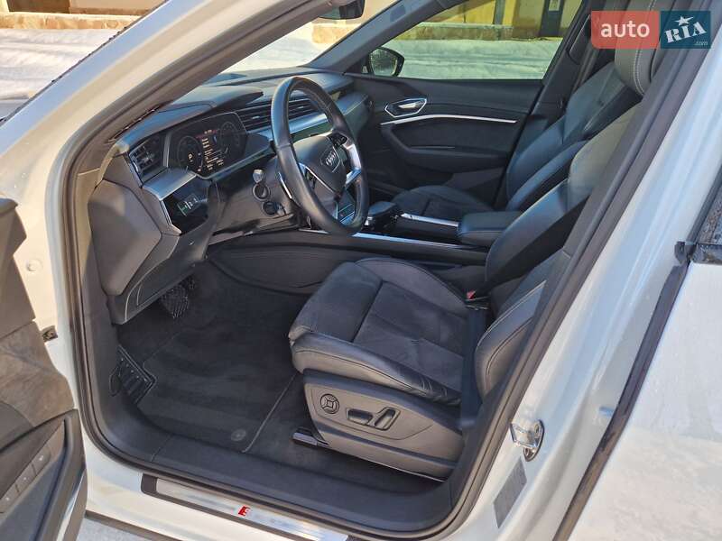 Внедорожник / Кроссовер Audi e-tron 2020 в Новояворовске