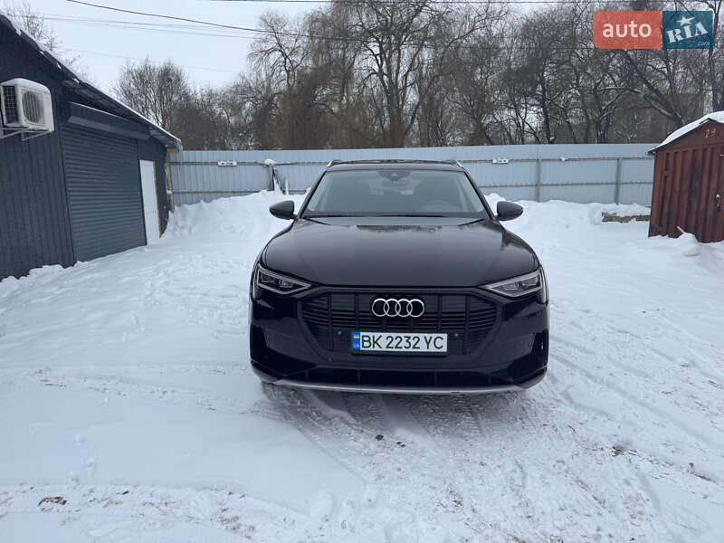 Внедорожник / Кроссовер Audi e-tron 2019 в Ровно